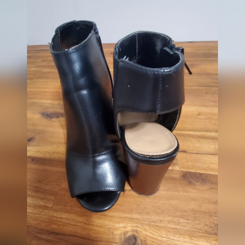 Heeled shoes